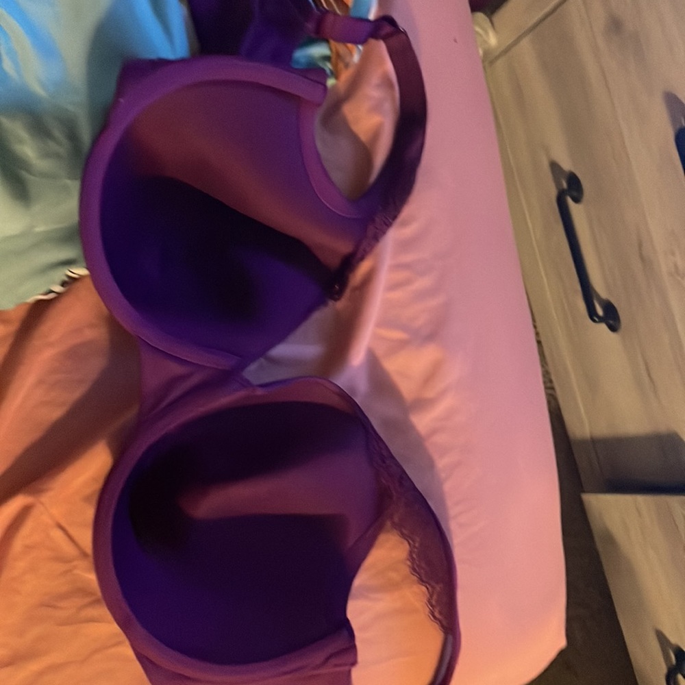 Bras - Picture 6 of 8